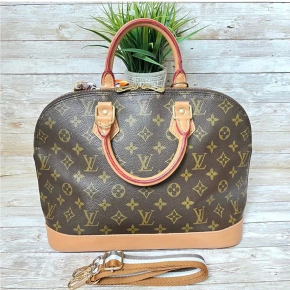 AUTHENTIC LOUIS VUITTON ALMA PM - Picture 2 of 10